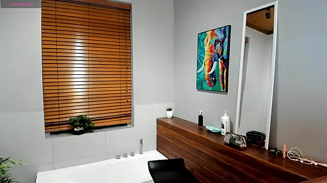 Snapshot of Georgina_Palacios_ chatting on 11.04.25 Georgina Palacios online show from 11.04.25