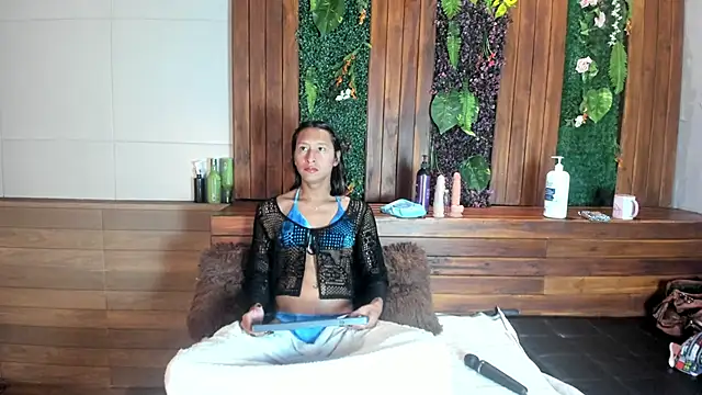 Snapshot of Georgina_Palacios_ chatting on 12.14.25 Georgina Palacios online show from 12.14.25