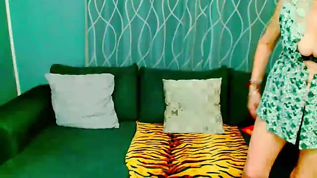 Snapshot of adeleadison chatting on 02.11.26 adeleadison online show from 02.11.26