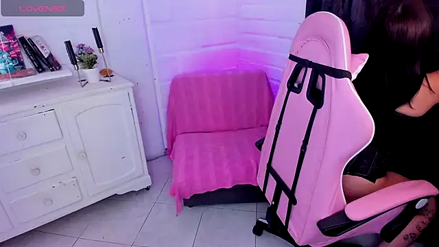 Snapshot of Nyx_Blackmoon chatting on 11.17.25 Nyx Blackmoon online show from 11.17.25