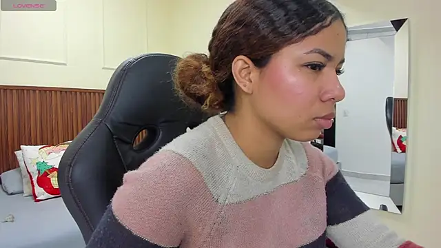 MELINAMARTINS online show from 12.03.25