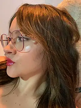 ValentinaOrtiz3 online show from 02.28.25