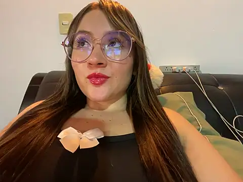 ValentinaOrtiz3 online show from 03.18.25