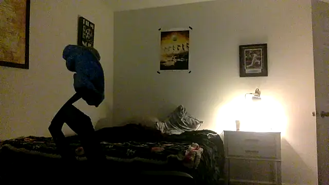 Snapshot of Milflover96 chatting on 03.18.25 Milflover96 online show from 03.18.25