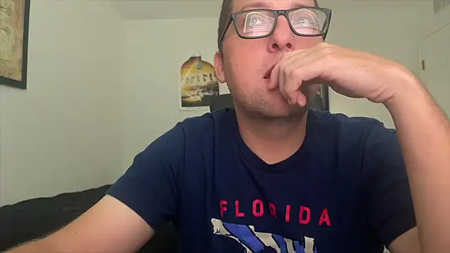 Snapshot of Milflover96 chatting on 09.19.25 Milflover96 online show from 09.19.25