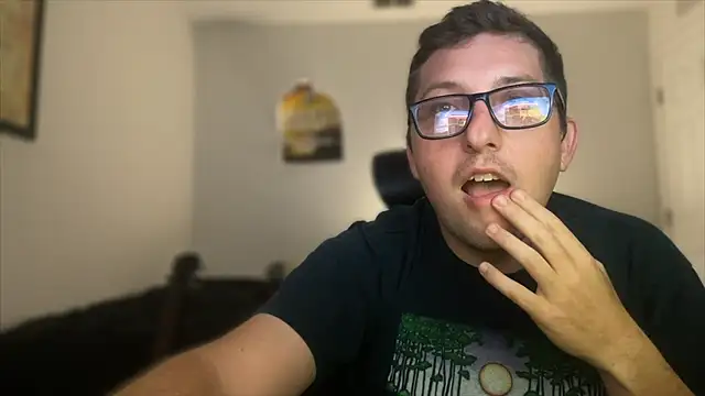 Snapshot of Milflover96 chatting on 10.06.25 Milflover96 online show from 10.06.25