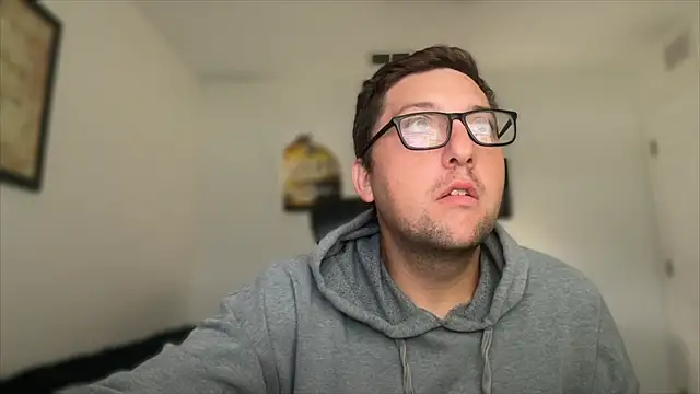 Snapshot of Milflover96 chatting on 10.10.25 Milflover96 online show from 10.10.25