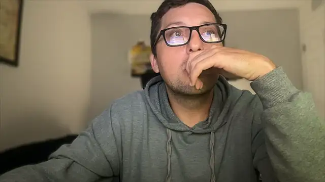 Snapshot of Milflover96 chatting on 10.11.25 Milflover96 online show from 10.11.25