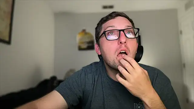 Snapshot of Milflover96 chatting on 10.12.25 Milflover96 online show from 10.12.25