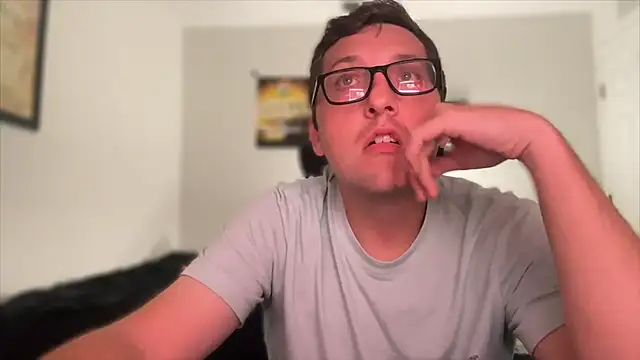 Snapshot of Milflover96 chatting on 10.18.25 Milflover96 online show from 10.18.25