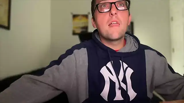 Snapshot of Milflover96 chatting on 10.19.25 Milflover96 online show from 10.19.25