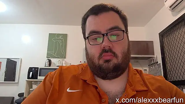 Snapshot of alexxxbear chatting on 02.19.25 alexxxbear online show from 02.19.25