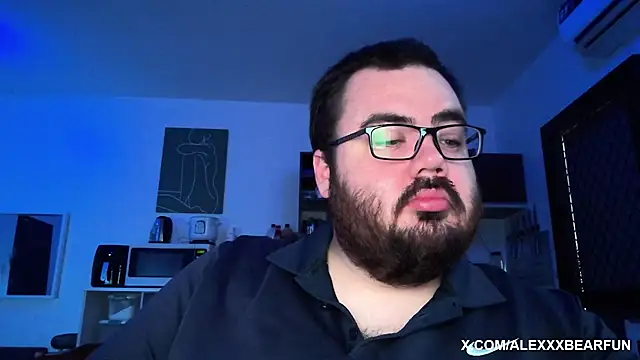 Snapshot of alexxxbear chatting on 02.21.25 alexxxbear online show from 02.21.25
