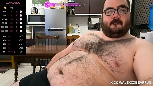 Snapshot of alexxxbear chatting on 09.14.25 alexxxbear online show from 09.14.25