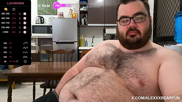 Snapshot of alexxxbear chatting on 09.18.25 alexxxbear online show from 09.18.25