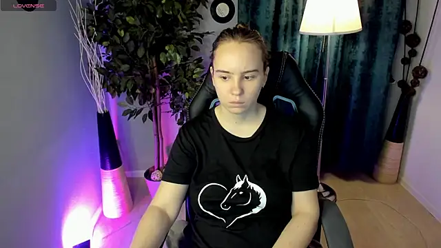 Snapshot of Lika_0ne chatting on 02.14.26 Lika 0ne online show from 02.14.26