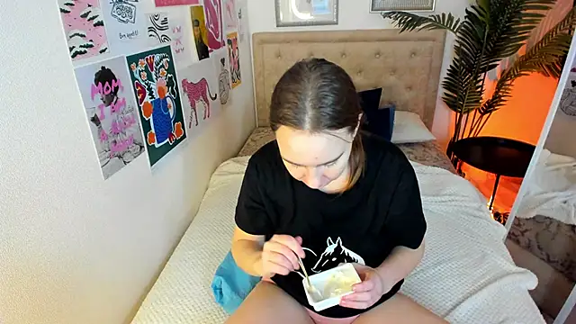 Snapshot of Lika_0ne chatting on 02.16.26 Lika 0ne online show from 02.16.26