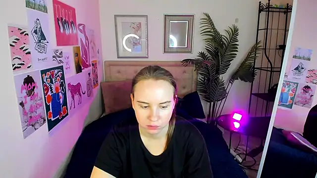 Snapshot of Lika_0ne chatting on 04.13.26 Lika 0ne online show from 04.13.26