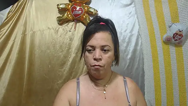 Snapshot of alina_maturehot chatting on 03.17.25 alina maturehot online show from 03.17.25