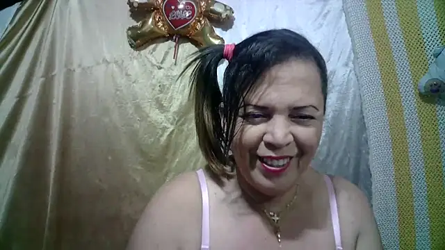 Snapshot of alina_maturehot chatting on 03.19.25 alina maturehot online show from 03.19.25