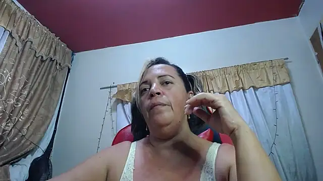 Snapshot of alina_maturehot chatting on 10.04.25 alina maturehot online show from 10.04.25
