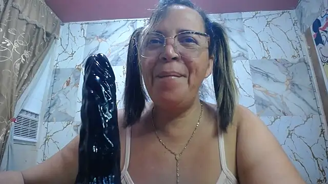 Snapshot of alina_maturehot chatting on 06.12.26 alina maturehot online show from 06.12.26