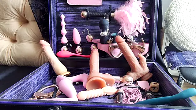 Chanel Noire online show from 03.05.25