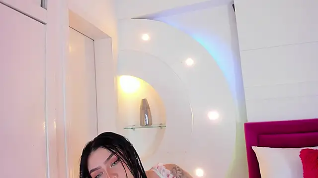 isolari  online show from 02.06.25