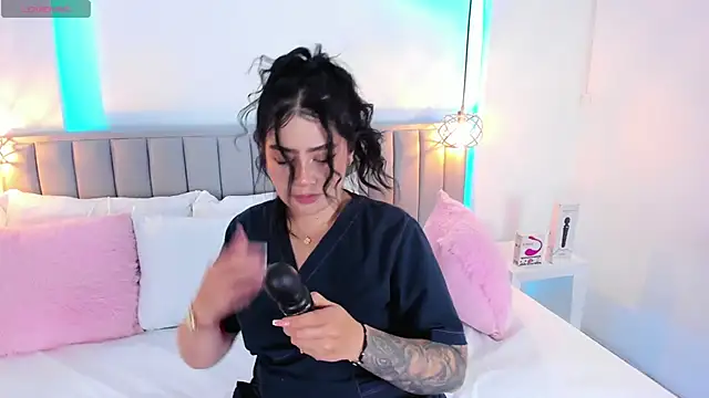 isolari  online show from 02.14.25