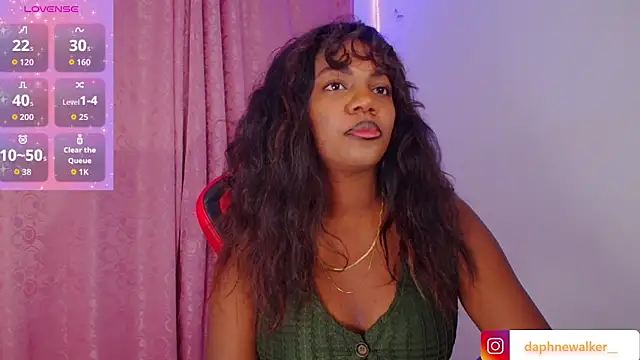 Snapshot of Daphnewalker__ chatting on 09.13.25 Daphnewalker online show from 09.13.25
