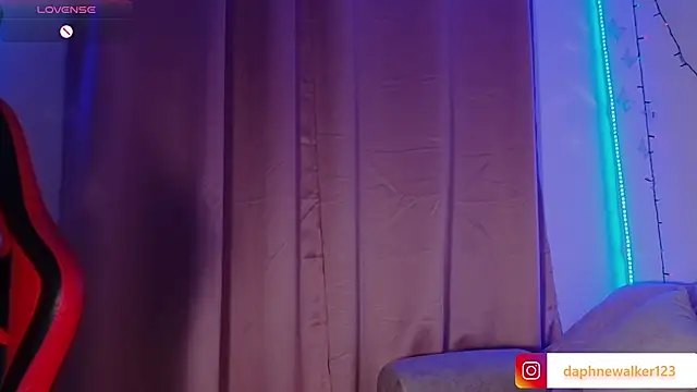 Daphnewalker   online show from 01.12.26