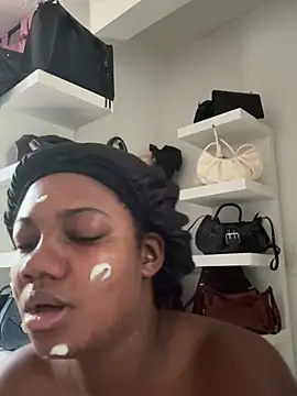 Daphnewalker   online show from 04.15.26