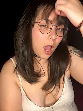 Snapshot of Solo_yoss chatting on 10.04.25 Solo yoss online show from 10.04.25