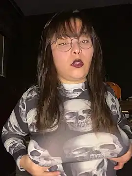 Snapshot of Solo_yoss chatting on 10.31.25 Solo yoss online show from 10.31.25