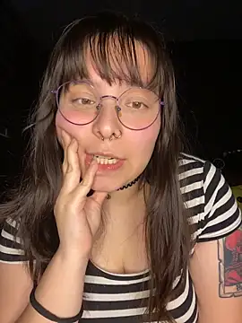 Snapshot of Solo_yoss chatting on 12.18.25 Solo yoss online show from 12.18.25