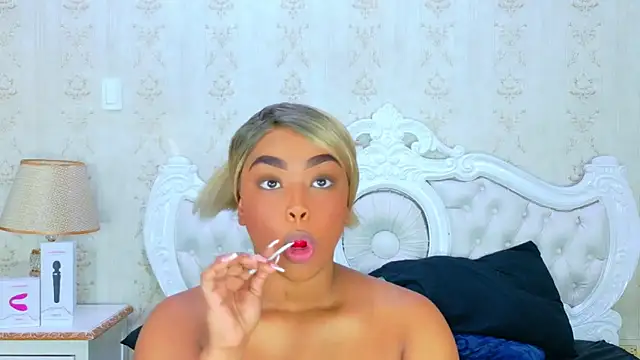 TianahGlow online show from 11.15.25