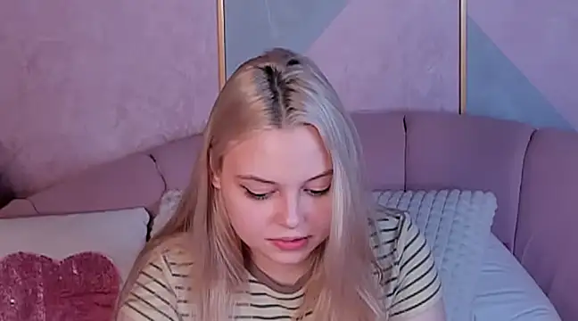 Snapshot of CLAIRE_VOGT chatting on 02.25.25 CLAIRE VOGT online show from 02.25.25