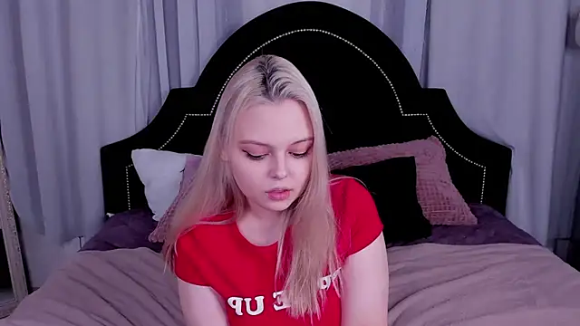 Snapshot of CLAIRE_VOGT chatting on 03.07.25 CLAIRE VOGT online show from 03.07.25