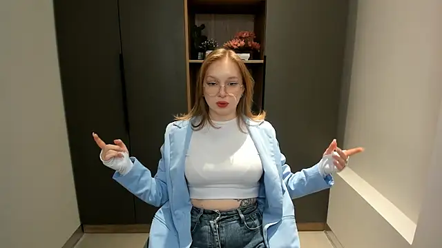 Snapshot of EdlaHames chatting on 02.16.25 EdlaHames online show from 02.16.25