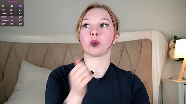 Snapshot of EdlaHames chatting on 02.28.25 EdlaHames online show from 02.28.25