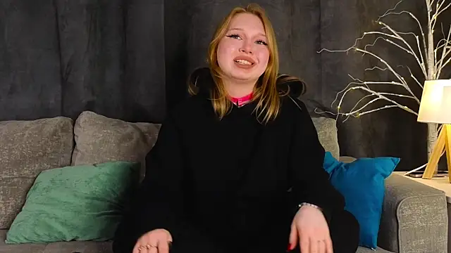 Snapshot of EdlaHames chatting on 03.11.25 EdlaHames online show from 03.11.25