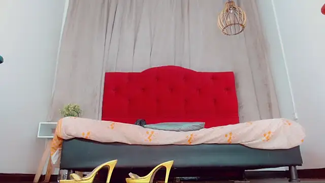 katha Crawford online show from 10.22.25