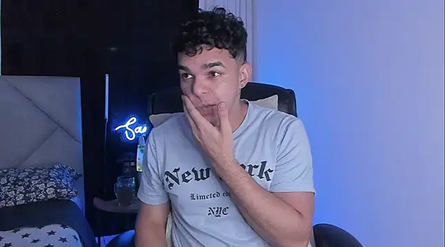 Snapshot of samm_sv chatting on 03.14.25 samm sv online show from 03.14.25