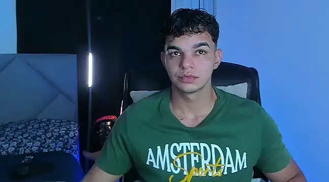 Snapshot of samm_sv chatting on 03.21.25 samm sv online show from 03.21.25