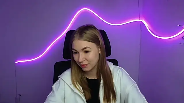 Snapshot of Dana_flowers chatting on 10.03.25 Dana flowers online show from 10.03.25