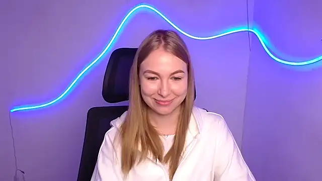 Snapshot of Dana_flowers chatting on 10.10.25 Dana flowers online show from 10.10.25