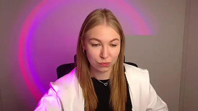 Snapshot of Dana_flowers chatting on 10.25.25 Dana flowers online show from 10.25.25