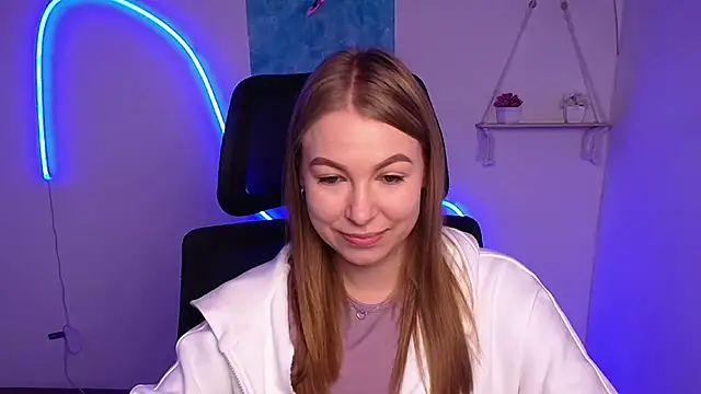 Snapshot of Dana_flowers chatting on 11.04.25 Dana flowers online show from 11.04.25