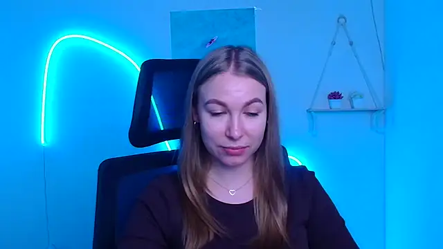 Snapshot of Dana_flowers chatting on 12.16.25 Dana flowers online show from 12.16.25