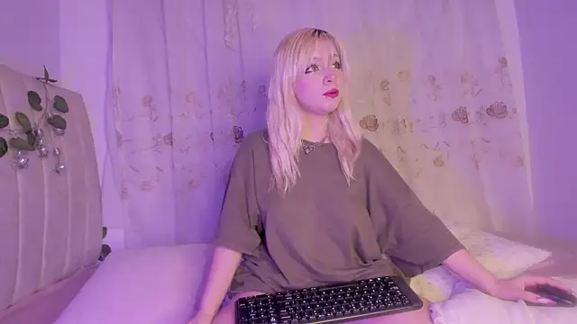 Snapshot of purplelilith3 chatting on 09.28.25 purplelilith3 online show from 09.28.25